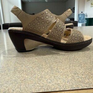 New in Box Jambu Stephanie Wedge Sandals Size 8